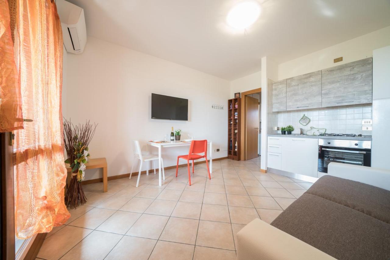 Gardappartamenti Cascinale Pool ديسينسانو ديل غاردا المظهر الخارجي الصورة