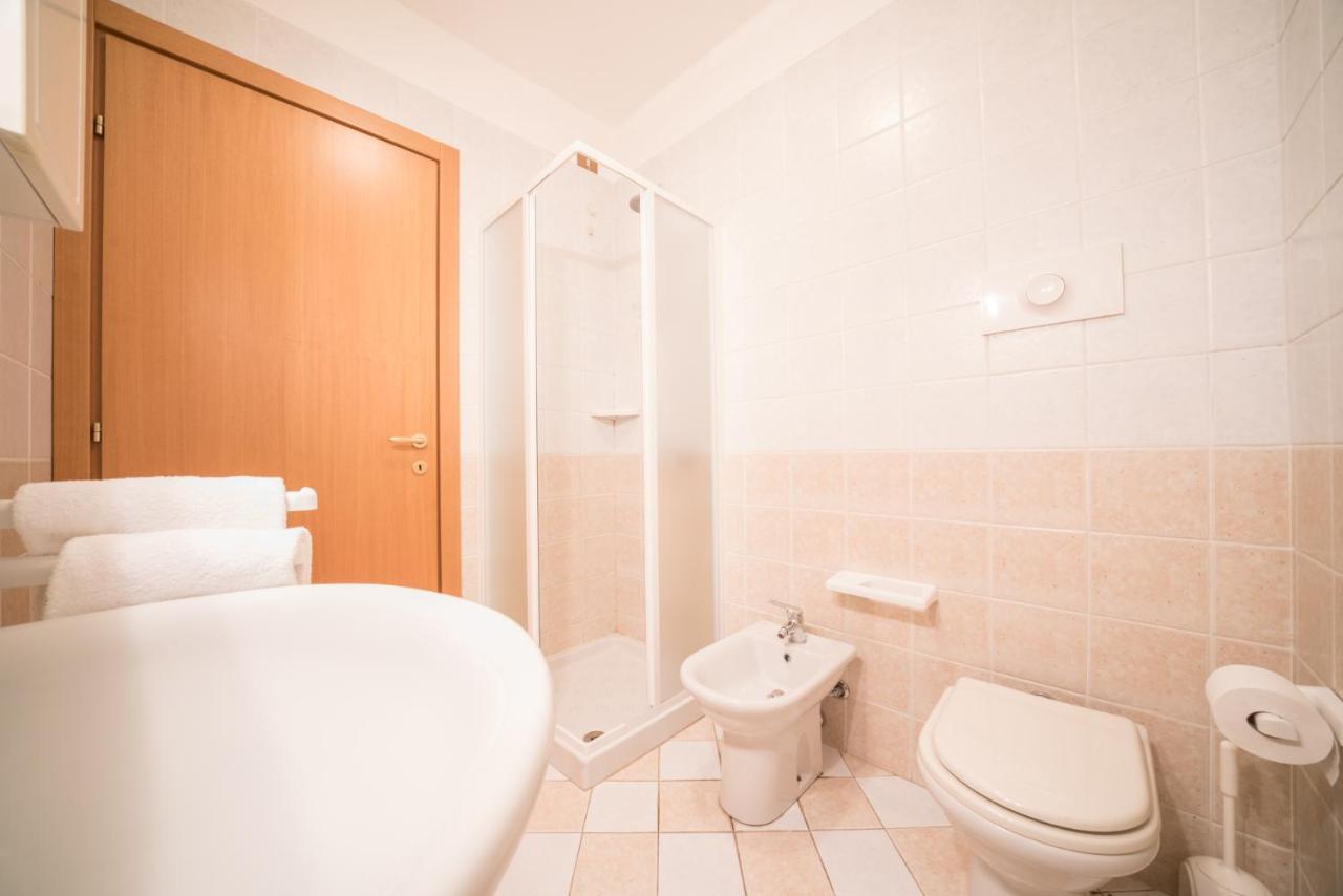 Gardappartamenti Cascinale Pool ديسينسانو ديل غاردا المظهر الخارجي الصورة