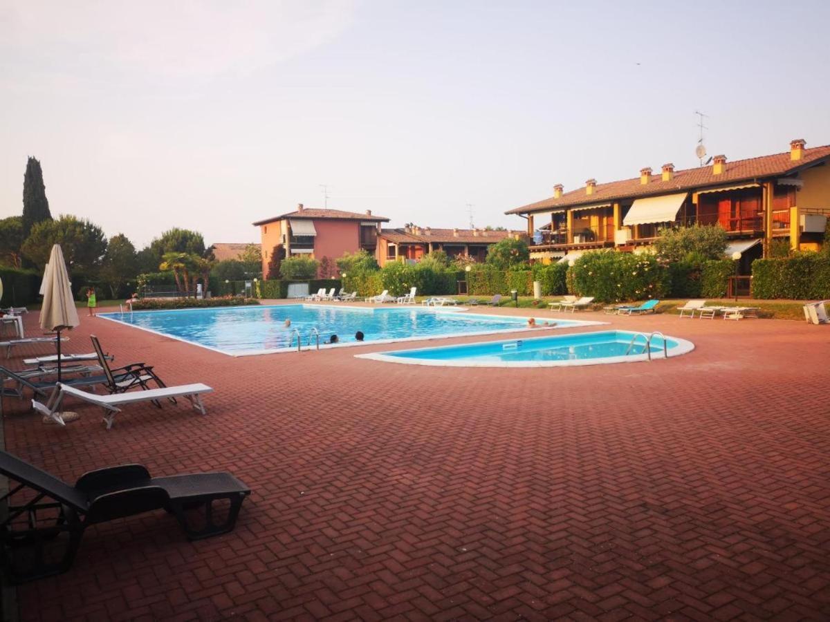 Gardappartamenti Cascinale Pool ديسينسانو ديل غاردا المظهر الخارجي الصورة